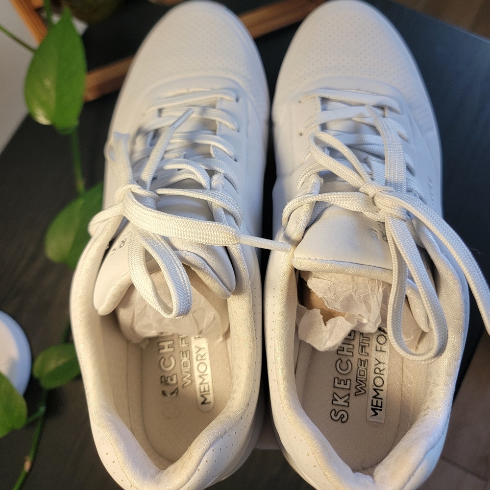 Like New Women's Skechers Street Uno Stand On Air White Sneakers - 9.5 Wide - Picture 3 of 14